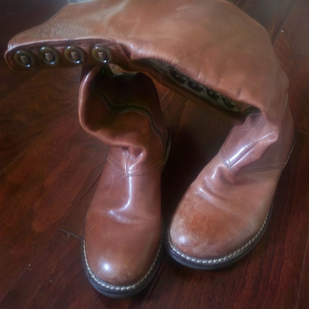 BCBG Generation brown riding boots. SIZE 5